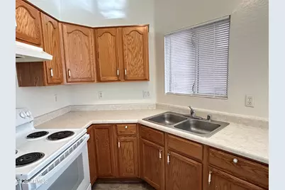 3809 W Oregon Avenue, Phoenix, AZ 85019 - Photo 7