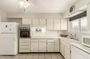 10431 W Tumblewood Dr, Sun City, AZ 85351 - Photo 9