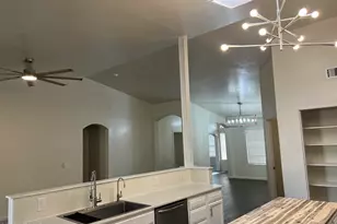 910 S Paradise Dr, Gilbert, AZ 85233 - Photo 9