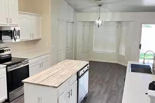 910 S Paradise Dr, Gilbert, AZ 85233 - Photo 5