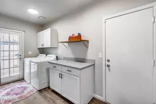 1042 W Newport Beach Dr, Gilbert, AZ 85233 - Photo 23