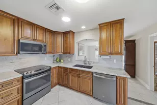 2346 E Orangewood Ave, Phoenix, AZ 85020 - Photo 15