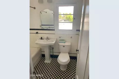 520 E Orange Drive, Phoenix, AZ 85012 - Photo 11