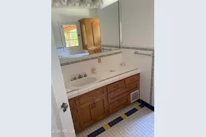 520 E Orange Drive, Phoenix, AZ 85012 - Photo 9