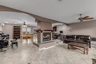 802 W Caribbean Ln, Phoenix, AZ 85023 - Photo 17