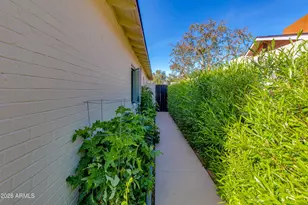 215 E Orange Dr, Phoenix, AZ 85012 - Photo 37