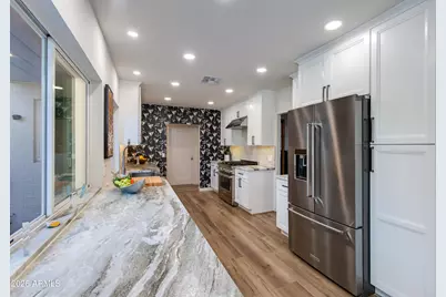 215 E Orange Drive, Phoenix, AZ 85012 - Photo 13