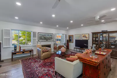 215 E Orange Drive, Phoenix, AZ 85012 - Photo 9