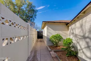 215 E Orange Dr, Phoenix, AZ 85012 - Photo 39