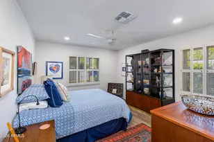 215 E Orange Dr, Phoenix, AZ 85012 - Photo 23