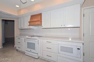 10533 W Pineaire Dr, Sun City, AZ 85351 - Photo 11