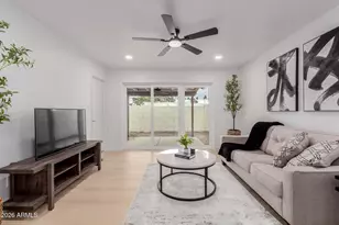 2432 W Eugie Ave W, Phoenix, AZ 85029 - Photo 7