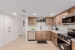 2432 W Eugie Ave W, Phoenix, AZ 85029 - Photo 13