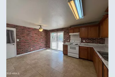 7967 W Highland Avenue, Phoenix, AZ 85033 - Photo 7