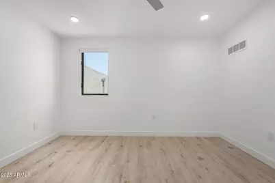 531 E Willetta Street #Unit 102, Phoenix, AZ 85004 - Photo 17