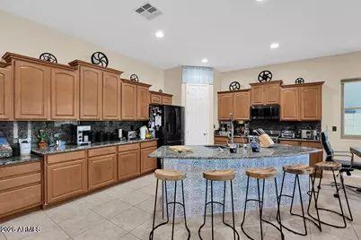 9325 S 179th Drive, Goodyear, AZ 85338 - Photo 17