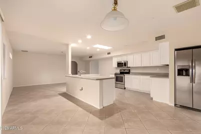 10510 W Concho Circle, Sun City, AZ 85373 - Photo 13