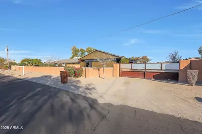 2718 E Campo Bello Drive, Phoenix, AZ 85032 - Photo 3