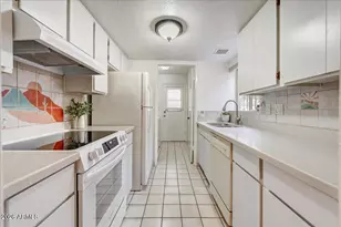 925 E Cochise Dr, Phoenix, AZ 85020 - Photo 11