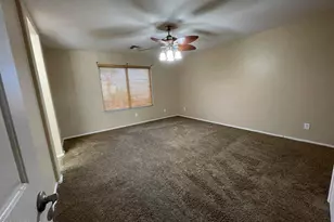 3705 E Topeka Dr, Phoenix, AZ 85050 - Photo 13