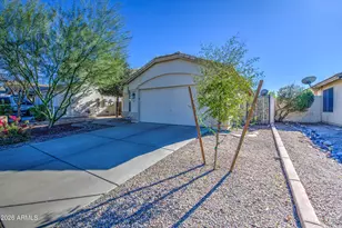 15873 W Moreland St, Goodyear, AZ 85338 - Photo 11