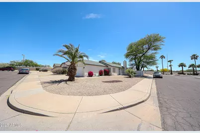 8521 W Mauna Loa Lane, Peoria, AZ 85381 - Photo 5