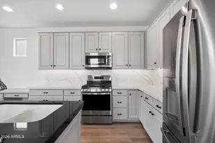 2923 N 48th Pl, Phoenix, AZ 85018 - Photo 11