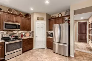 10945 W Pleasant Valley Ct, Sun City, AZ 85351 - Photo 13