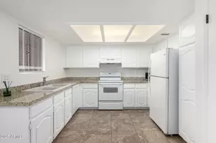 12222 N Paradise Vlg Pkwy S, Phoenix, AZ 85032 - Photo 9