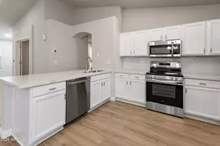 5811 S 16th Dr, Phoenix, AZ 85041 - Photo 3