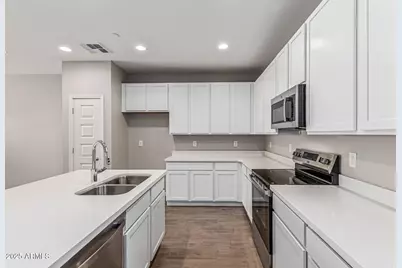 733 E Commonwealth Avenue #28, Chandler, AZ 85225 - Photo 11