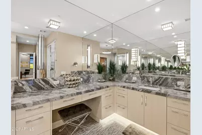 2 Biltmore Estate #211, Phoenix, AZ 85016 - Photo 21