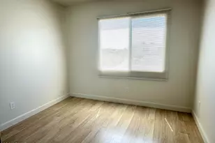5205 N 42nd Pkwy, Phoenix, AZ 85019 - Photo 11
