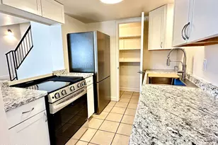 5205 N 42nd Pkwy, Phoenix, AZ 85019 - Photo 3