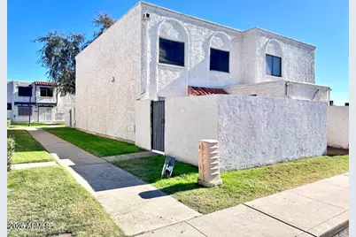 5205 N 42nd Parkway, Phoenix, AZ 85019 - Photo 1