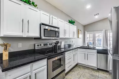 3252 E Fremont Road, Phoenix, AZ 85042 - Photo 3