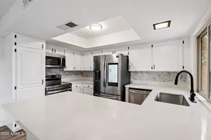 4829 E Apache Cir, Phoenix, AZ 85044 - Photo 3