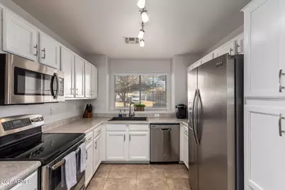 8072 N 110th Drive, Peoria, AZ 85345 - Photo 11