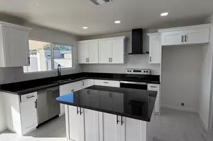 7639 W Heatherbrae Dr, Phoenix, AZ 85033 - Photo 5