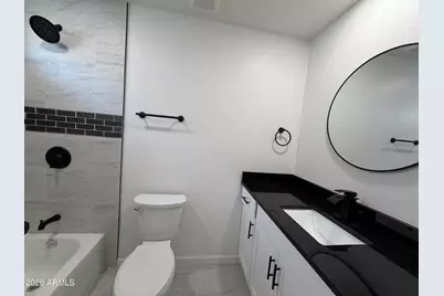 7639 W Heatherbrae Drive, Phoenix, AZ 85033 - Photo 11