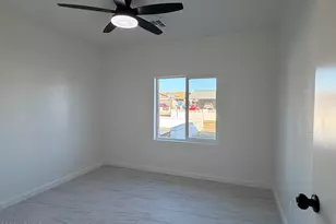 7639 W Heatherbrae Dr, Phoenix, AZ 85033 - Photo 9