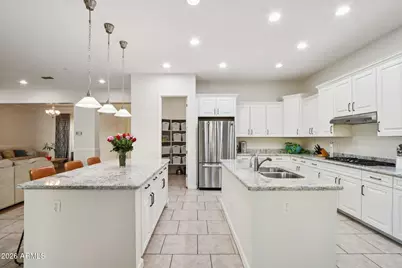 866 E Lowell Avenue, Gilbert, AZ 85295 - Photo 11