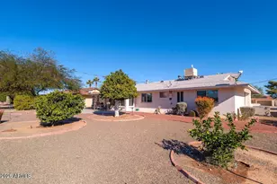 10729 W Sun City Blvd, Sun City, AZ 85351 - Photo 11