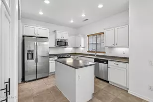 15917 N 19th Dr, Phoenix, AZ 85023 - Photo 7