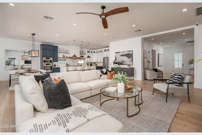 3628 E Clarendon Avenue, Phoenix, AZ 85018 - Photo 1