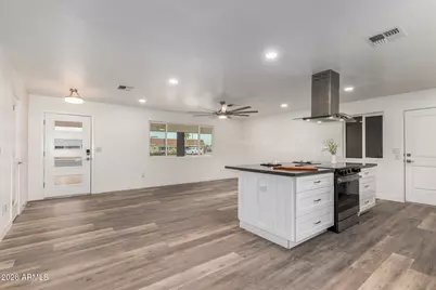 11010 W Sun City Boulevard, Sun City, AZ 85351 - Photo 7