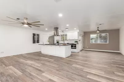 11010 W Sun City Boulevard, Sun City, AZ 85351 - Photo 5