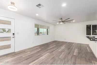 11010 W Sun City Boulevard, Sun City, AZ 85351 - Photo 9