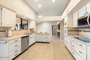 12318 W Fieldstone Dr, Sun City West, AZ 85375 - Photo 13