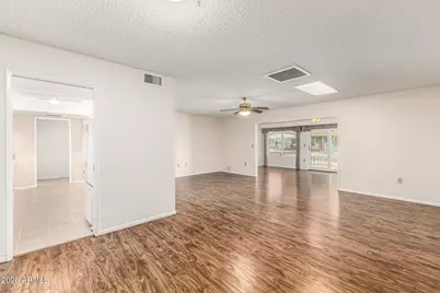 10439 W Kingswood Circle, Sun City, AZ 85351 - Photo 9